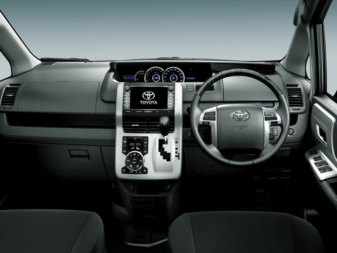 Toyota Voxy II (R70) Рестайлинг Минивэн, фото 3