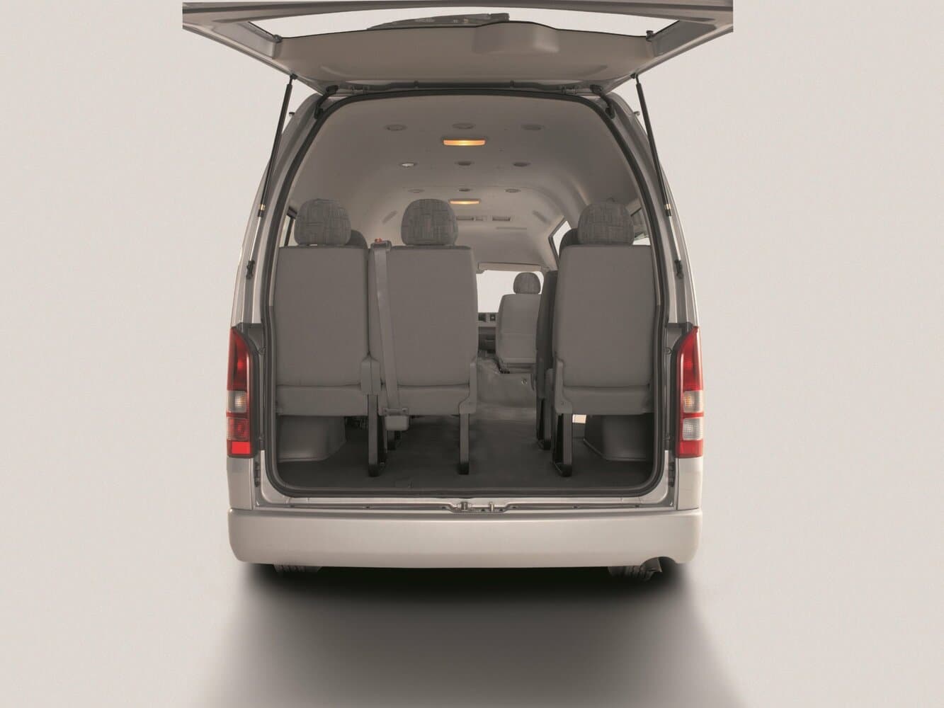 Toyota HiAce H200 Рестайлинг Минивэн, фото 5