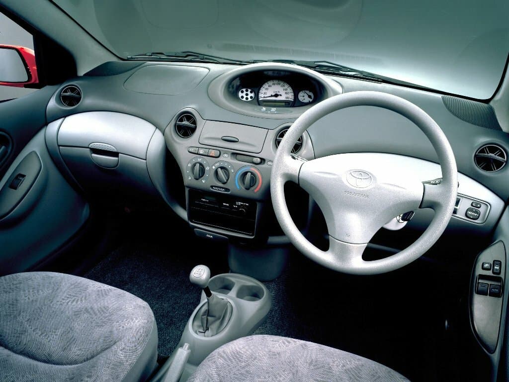 Toyota Vitz I (P10) Хэтчбек 3 дв., фото 3