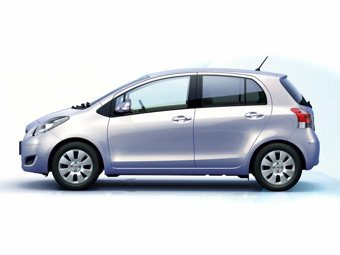 Toyota Vitz II (XP90) Хэтчбек 5 дв., фото 2