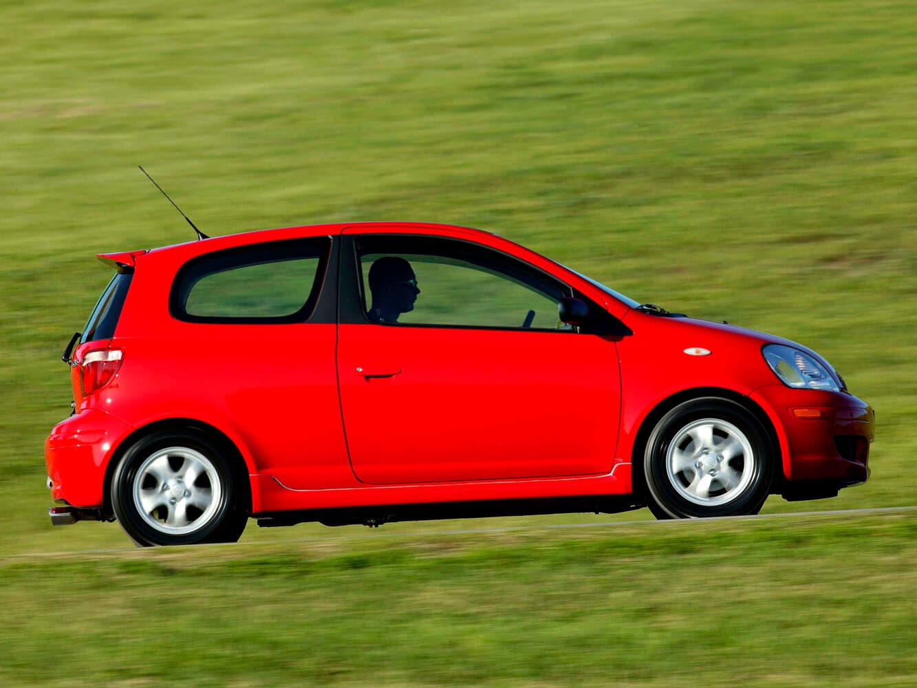 Toyota Echo  Хэтчбек 3 дв., фото 2