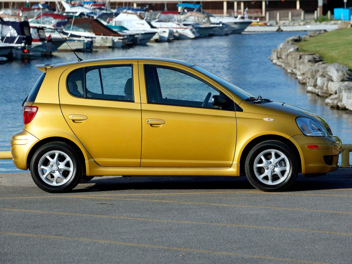 Toyota Echo  Хэтчбек 5 дв., фото 2