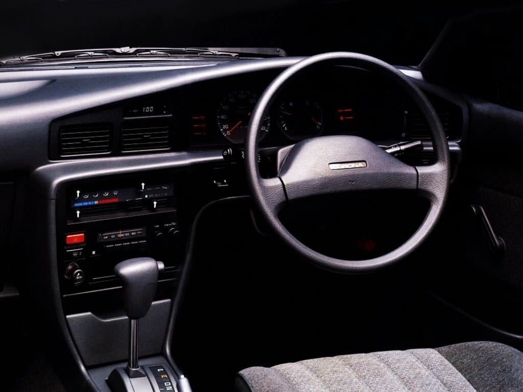 Toyota Corona VIII (T170) Седан, фото 3