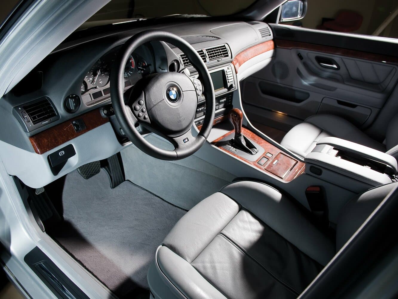BMW 7 series III (E38) Рестайлинг Седан, фото 3