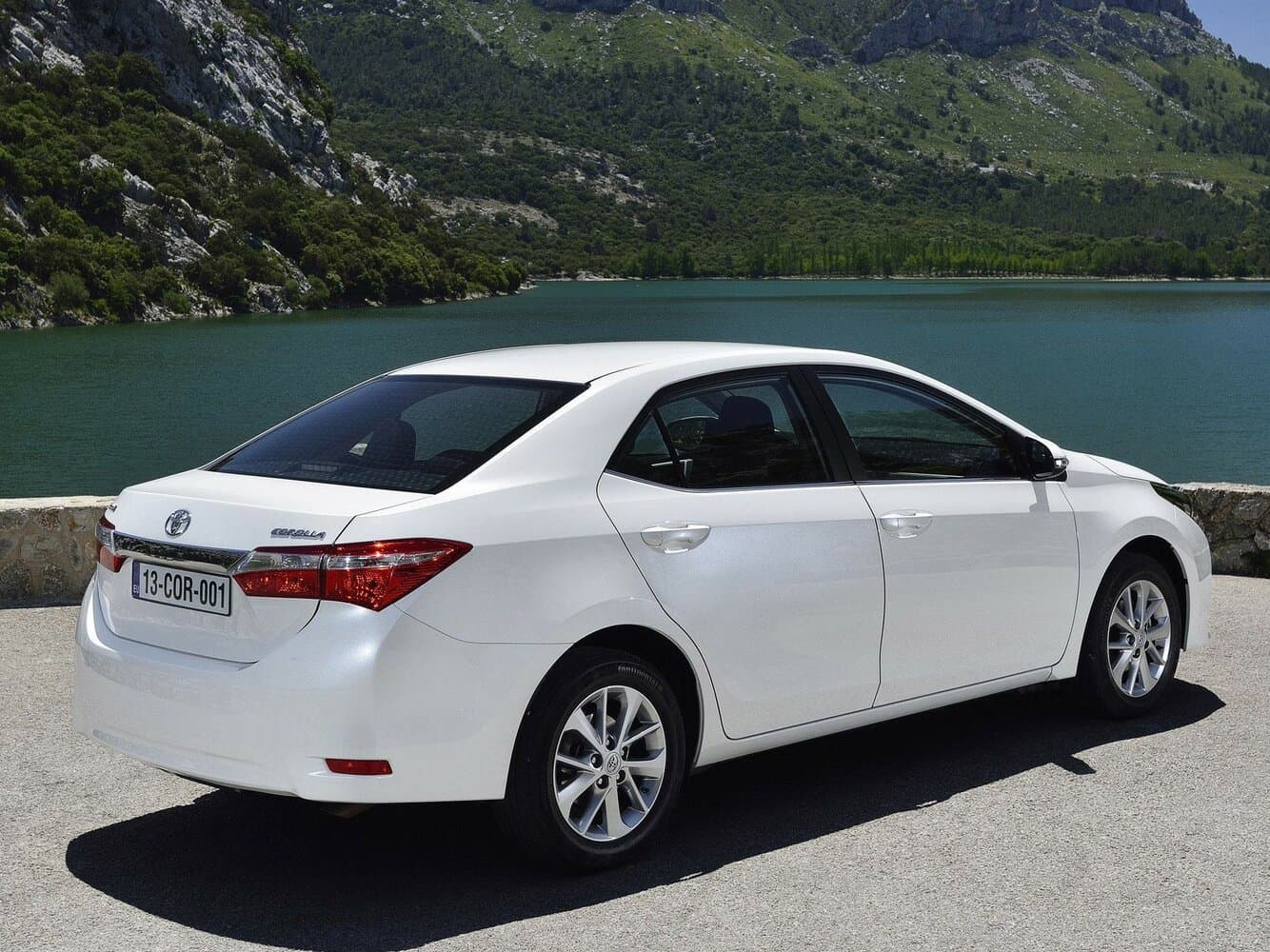 Toyota Corolla XI (E160, E170, E180) Седан, фото 5
