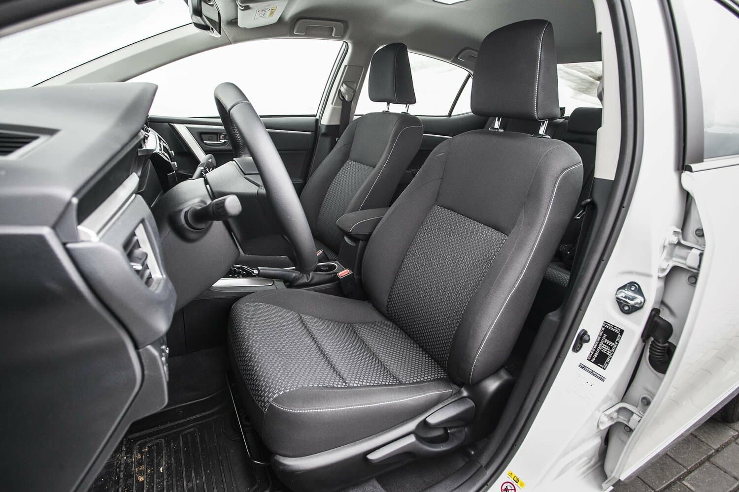 Toyota Corolla XI (E160, E170, E180) Седан, фото 25