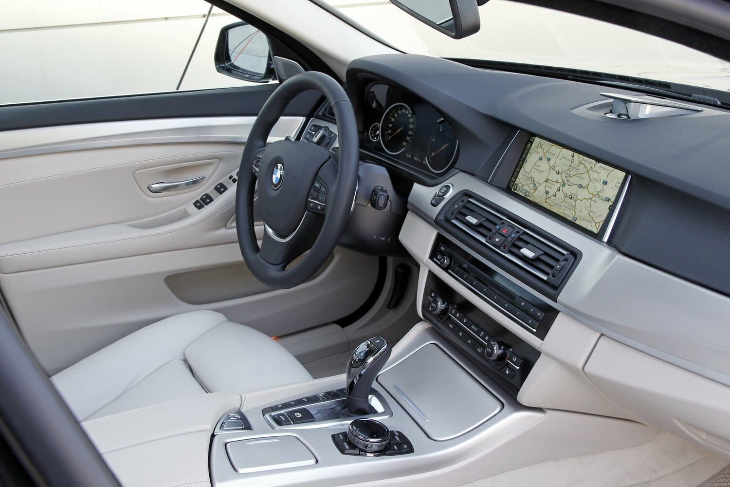 BMW 5 series VI (F10/F11/F07) Рестайлинг Универсал 5 дв., фото 7