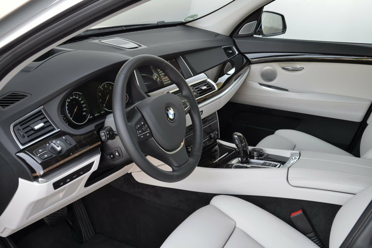 BMW 5 series VI (F10/F11/F07) Рестайлинг Лифтбек Gran Turismo, фото 14