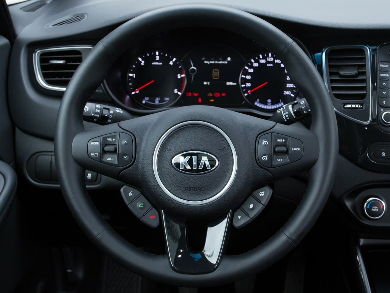 Kia Carens III (RP) Компактвэн, фото 9
