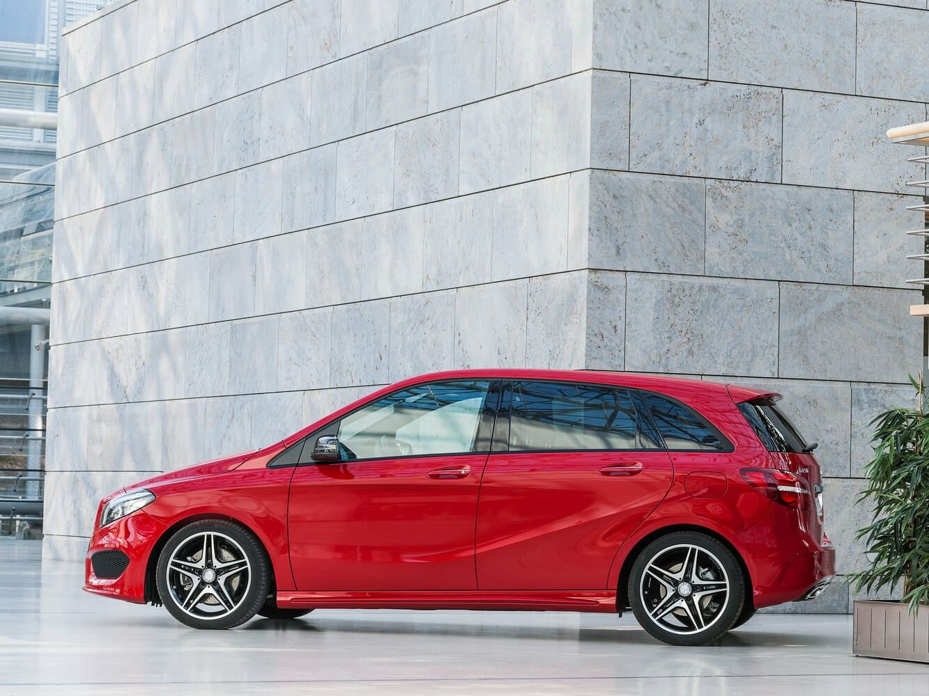 Mercedes-Benz B-Class II (W246) Рестайлинг Хэтчбек 5 дв., фото 2