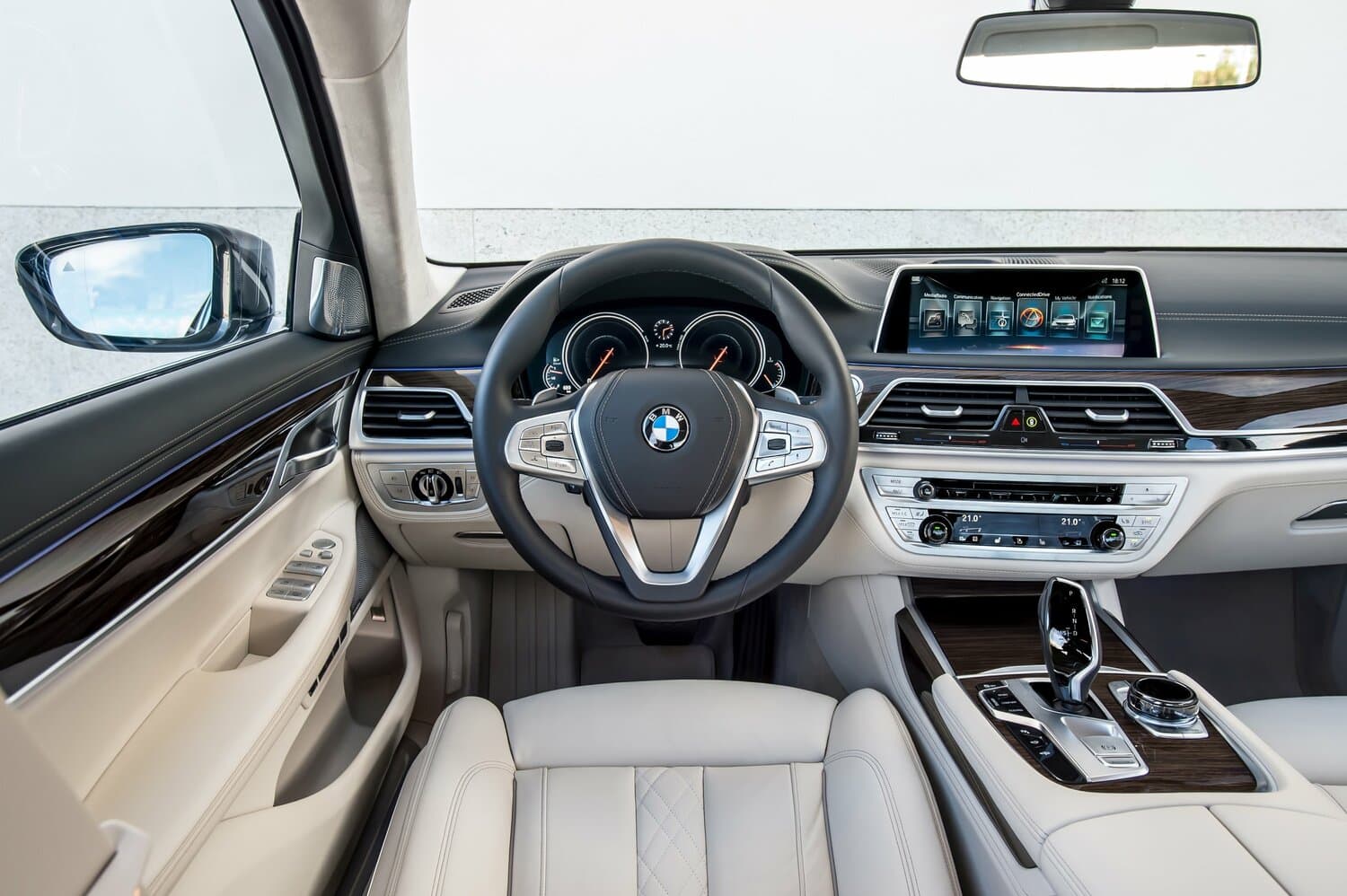 BMW 7 series VI (G11/G12) Седан, фото 10