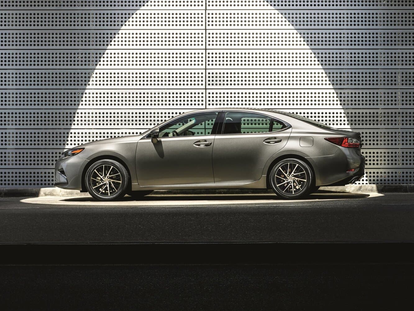 Lexus ES VI Рестайлинг Седан, фото 2
