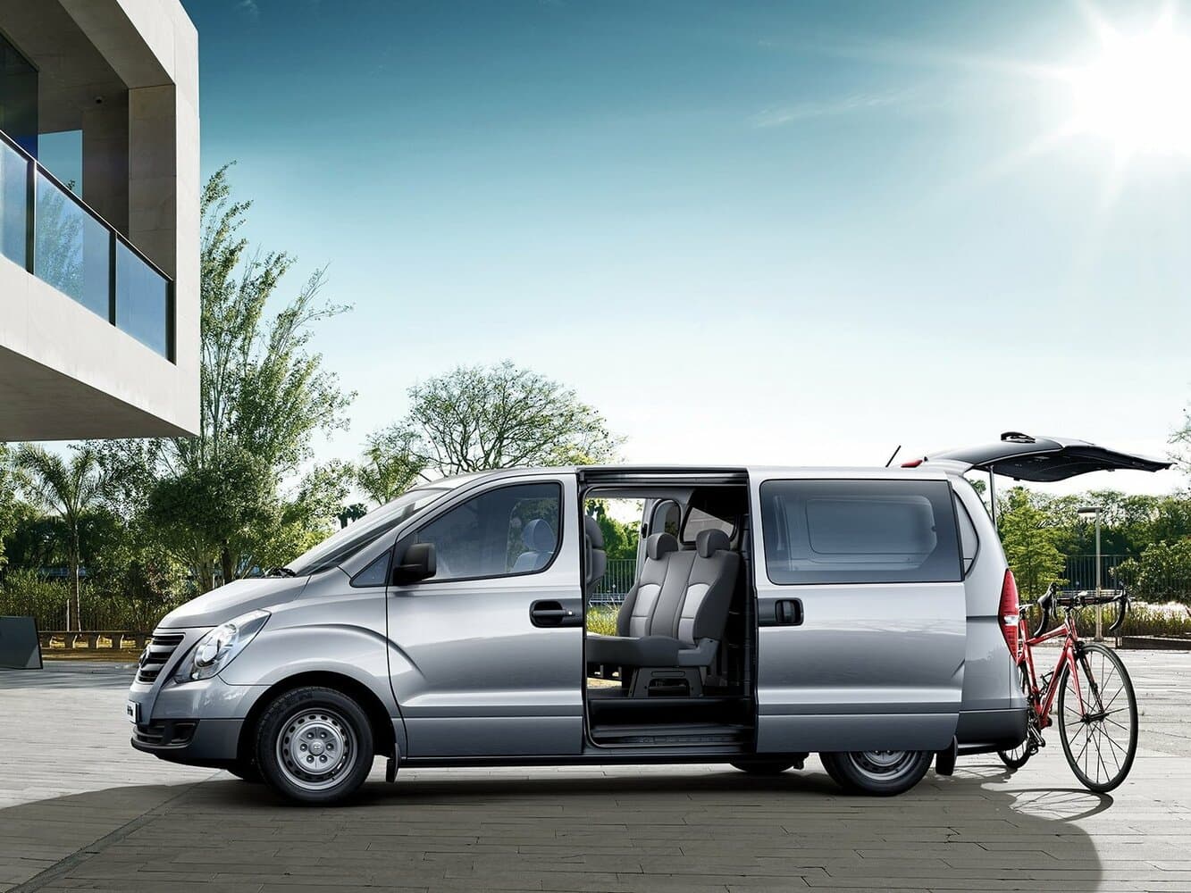 Hyundai H-1 II Рестайлинг Минивэн, фото 2