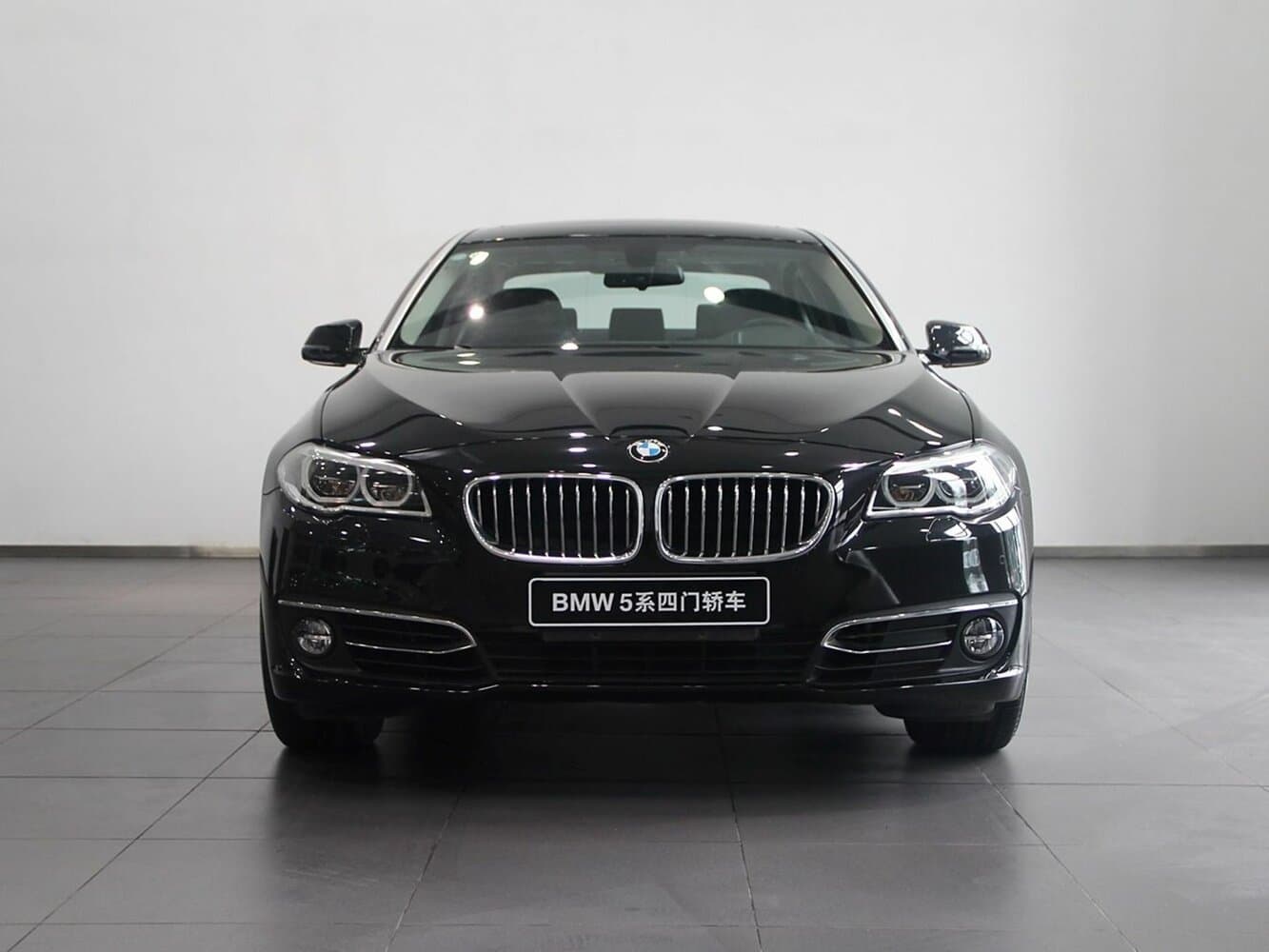BMW 5 series VI (F10/F11/F07) Рестайлинг Седан Long, фото 2