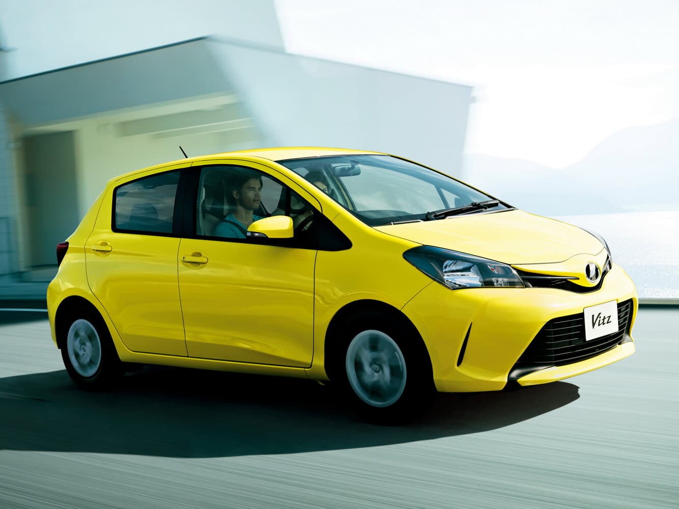 Toyota Vitz III (XP130) Рестайлинг Хэтчбек 5 дв., фото 2