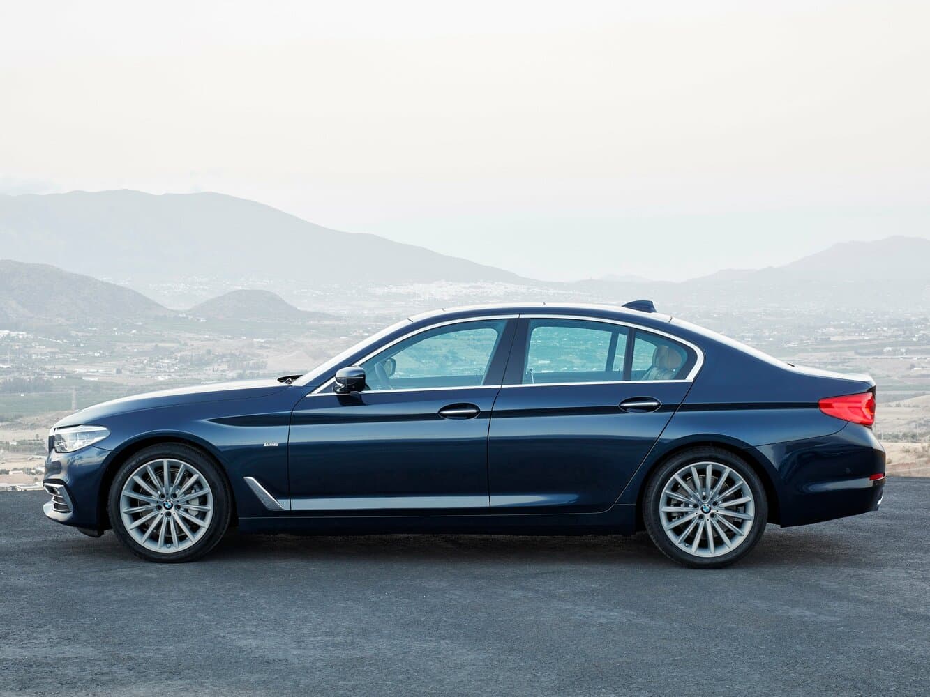 BMW 5 series VII (G30/G31) Седан, фото 2