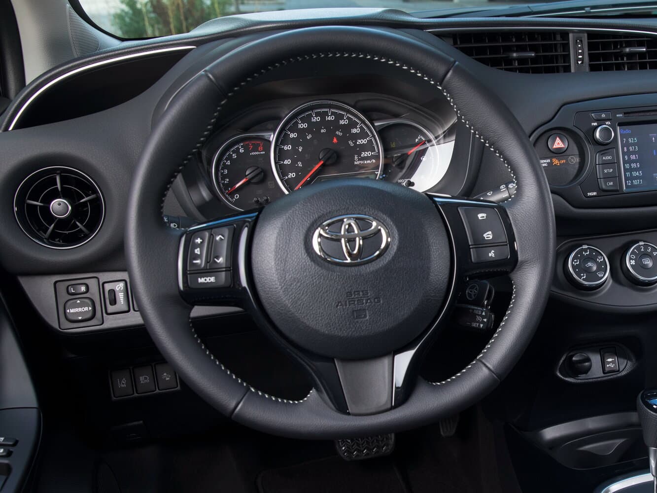 Toyota Yaris III Рестайлинг 2 Хэтчбек 5 дв., фото 8