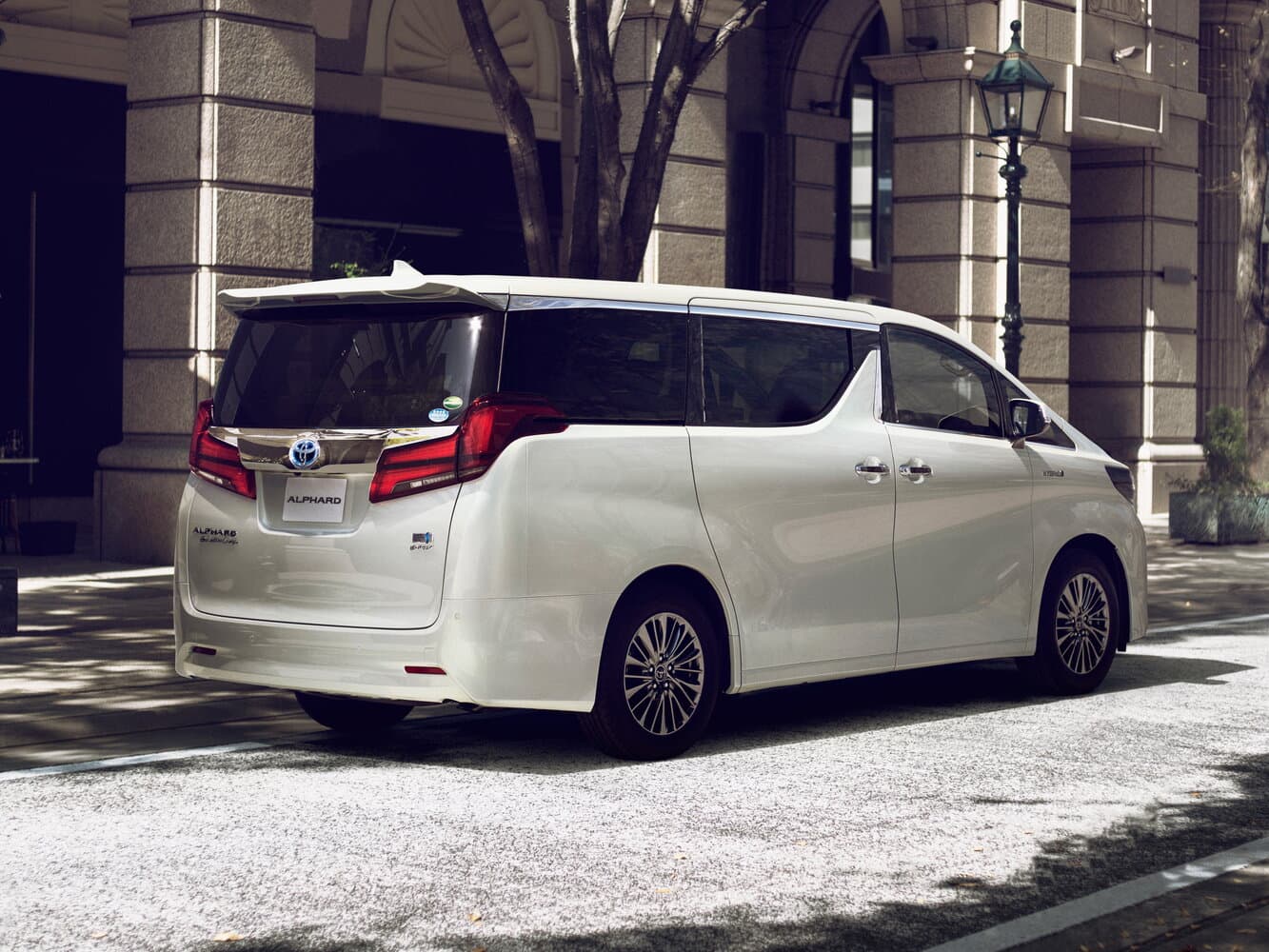 Toyota Alphard III Рестайлинг Минивэн, фото 2