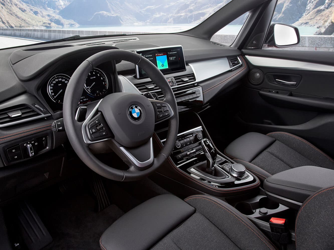 BMW 2 series Active Tourer F45 Рестайлинг Компактвэн, фото 7
