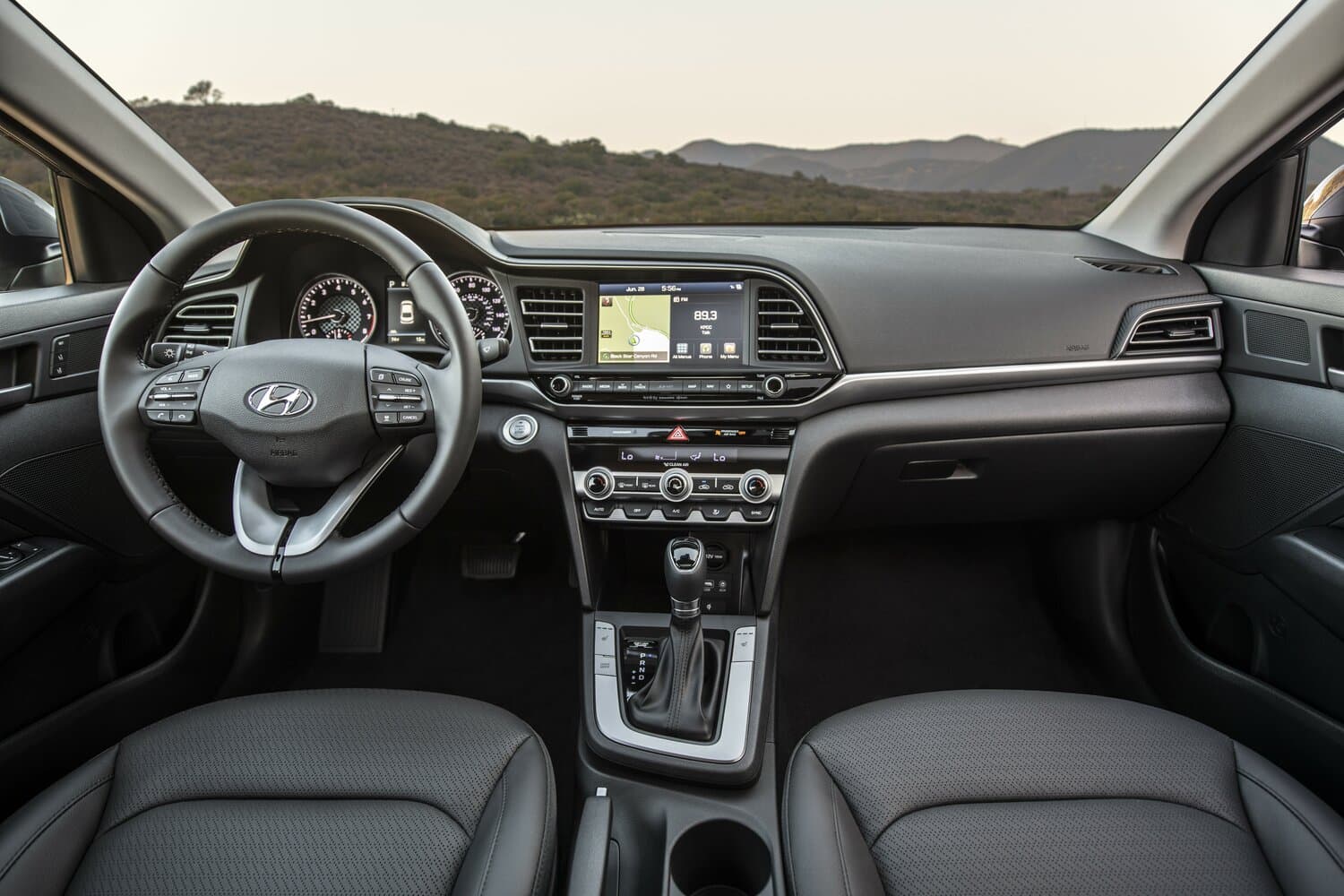 Hyundai Elantra VI (AD) Рестайлинг Седан, фото 5
