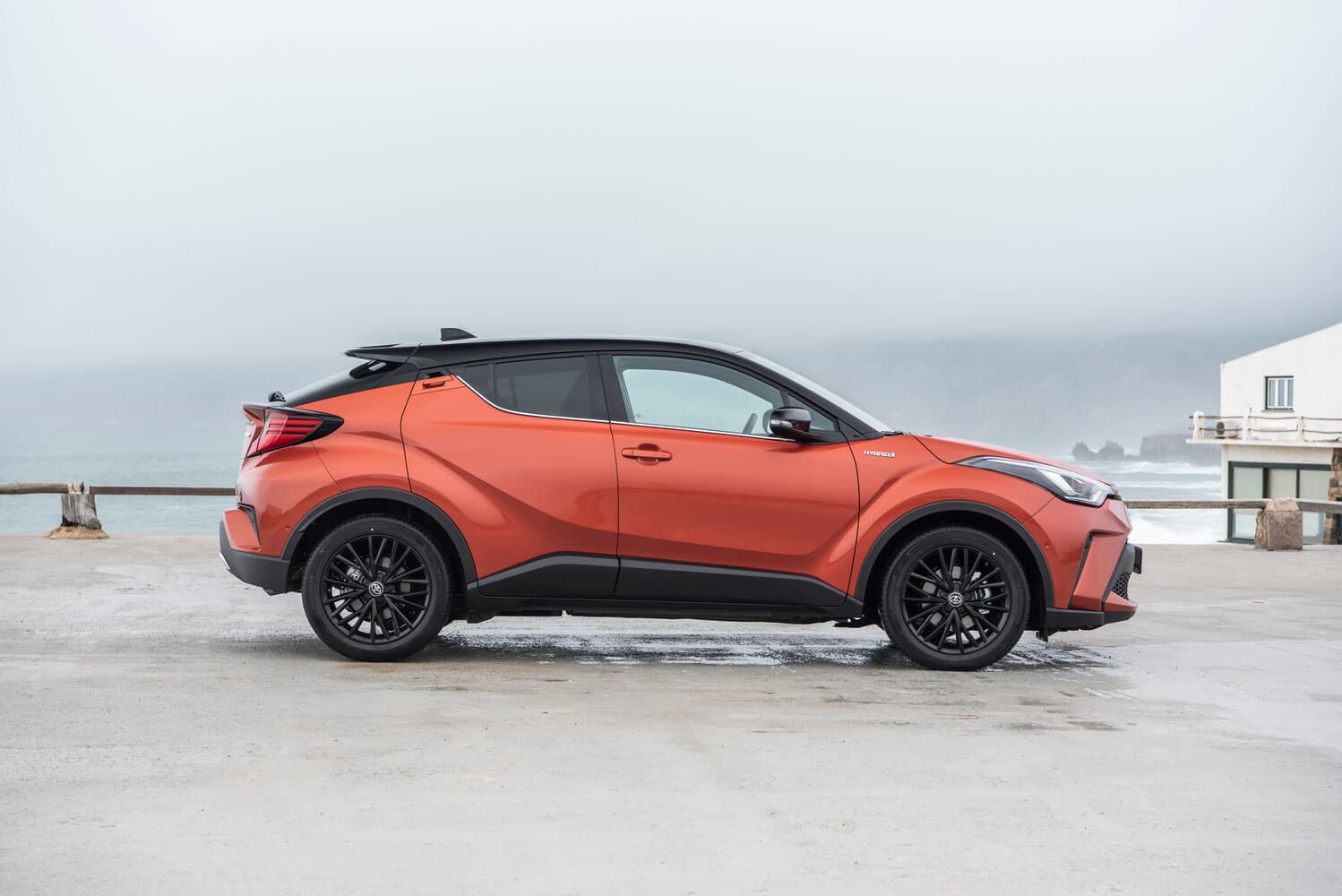 Toyota C-HR I Рестайлинг Внедорожник 5 дв., фото 2
