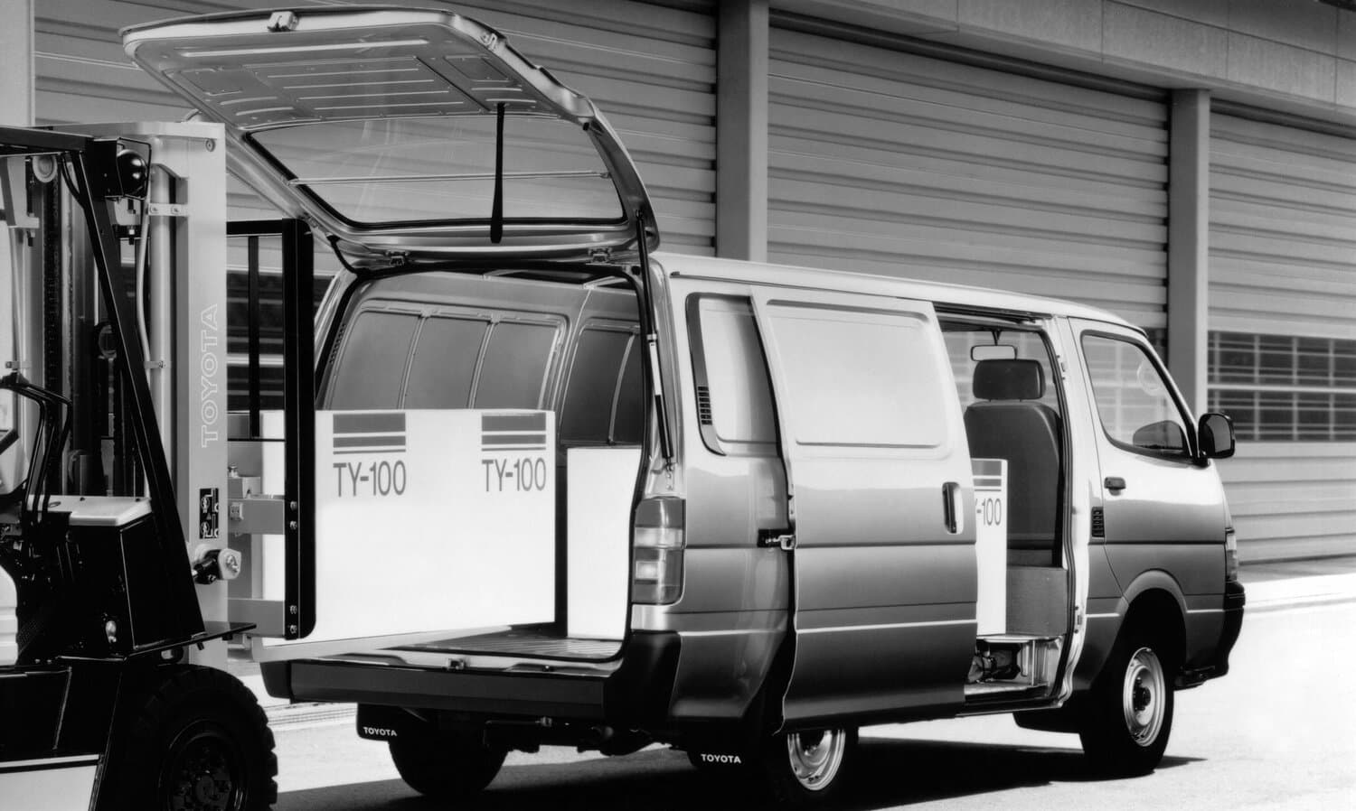 Toyota HiAce H100 Фургон, фото 3