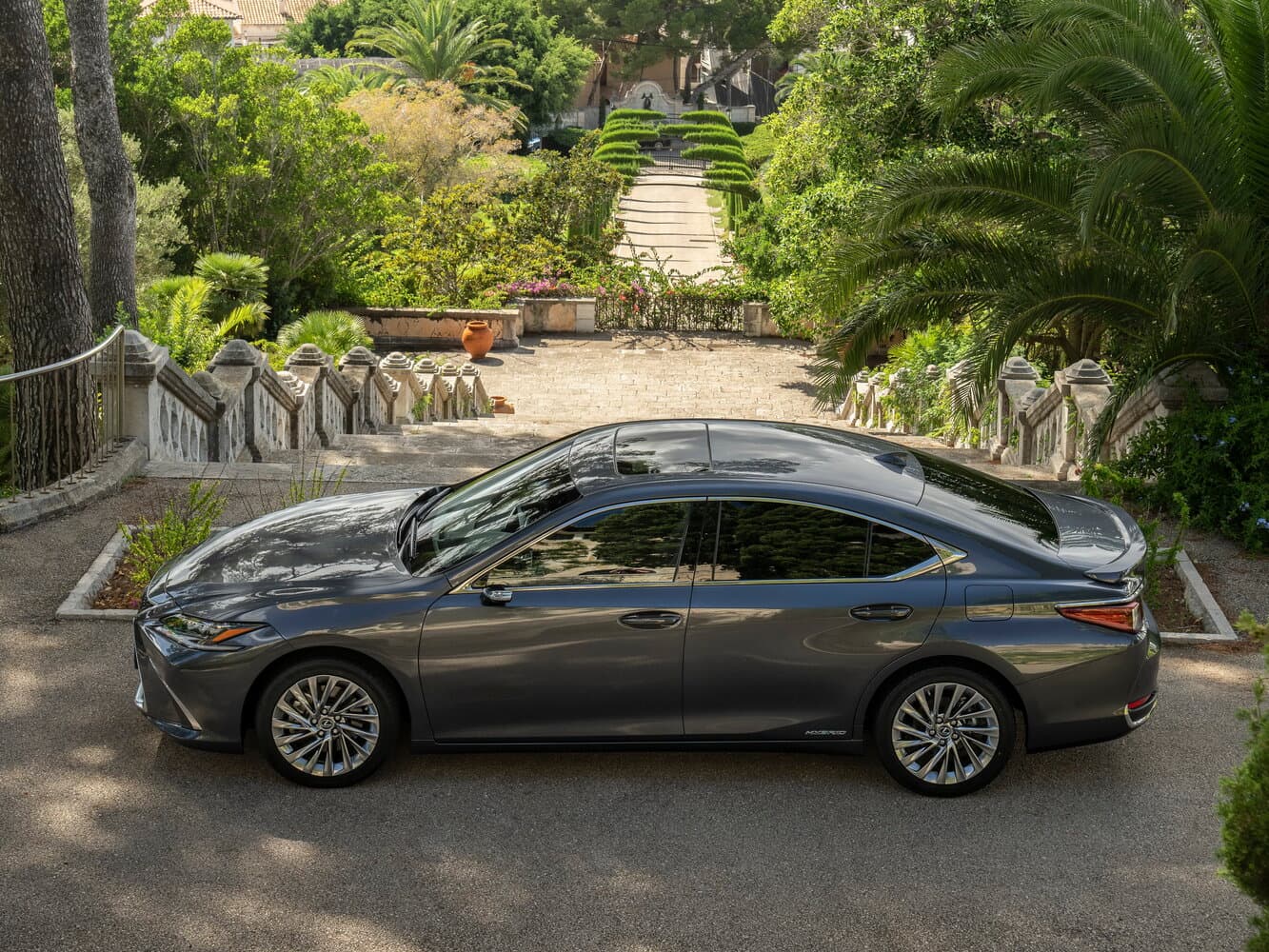 Lexus ES VII Рестайлинг Седан, фото 2