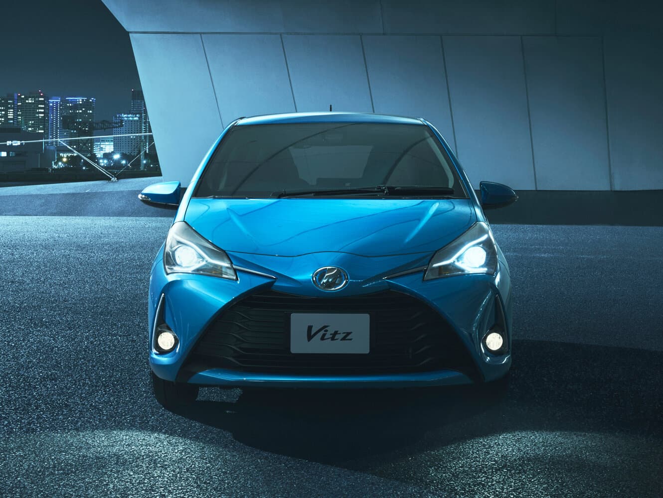 Toyota Vitz III (XP130) Рестайлинг 2 Хэтчбек 5 дв., фото 2