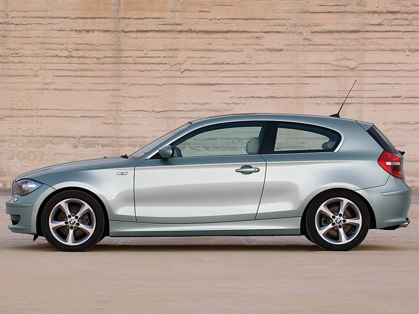 BMW 1 series I (E81/E82/E87/E88) Рестайлинг Хэтчбек 3 дв., фото 2