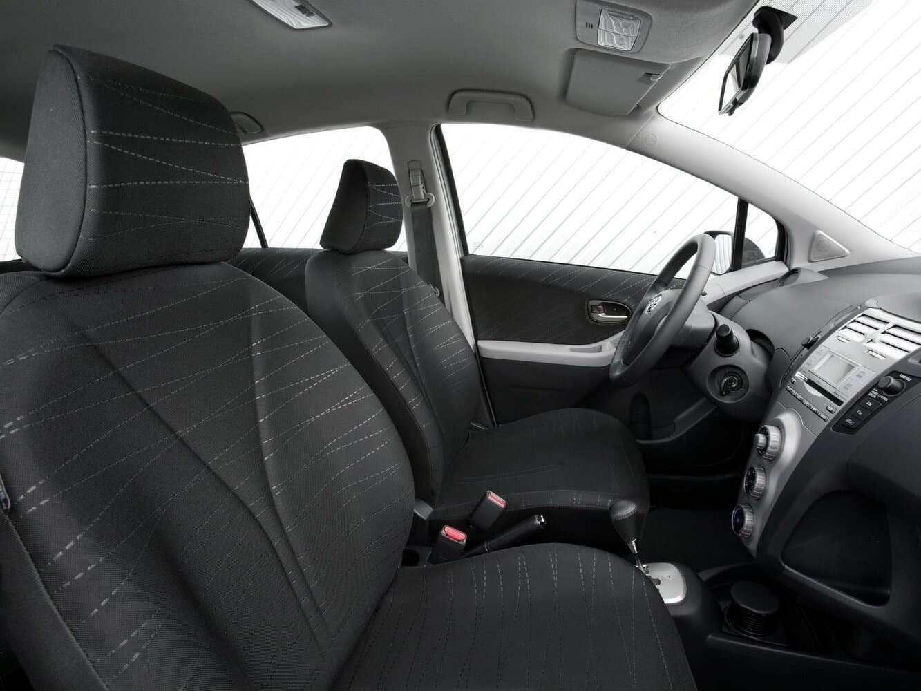 Toyota Yaris II Хэтчбек 5 дв., фото 7
