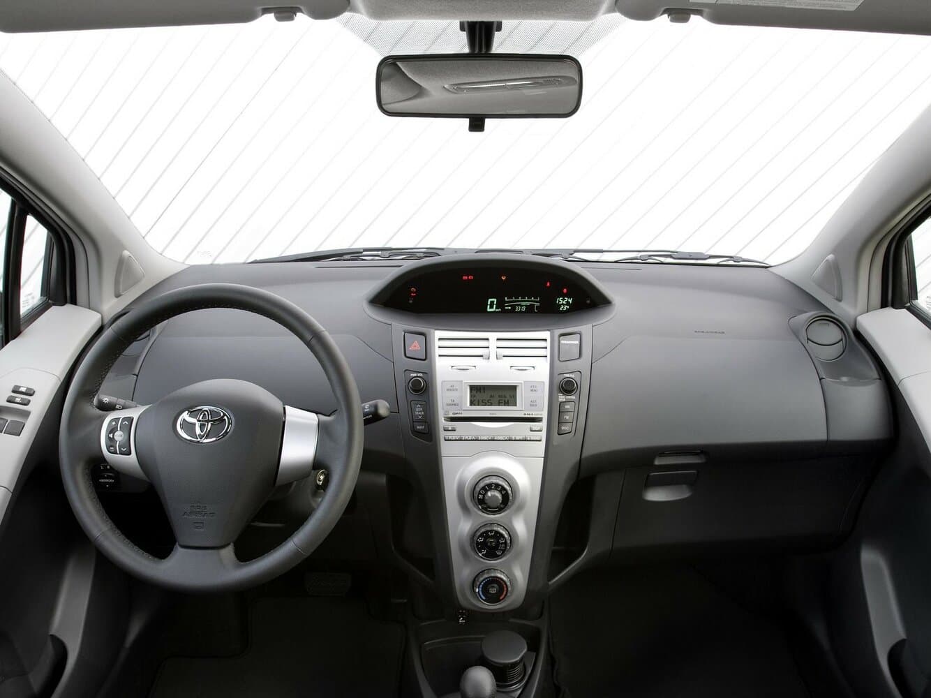 Toyota Yaris II Хэтчбек 5 дв., фото 6