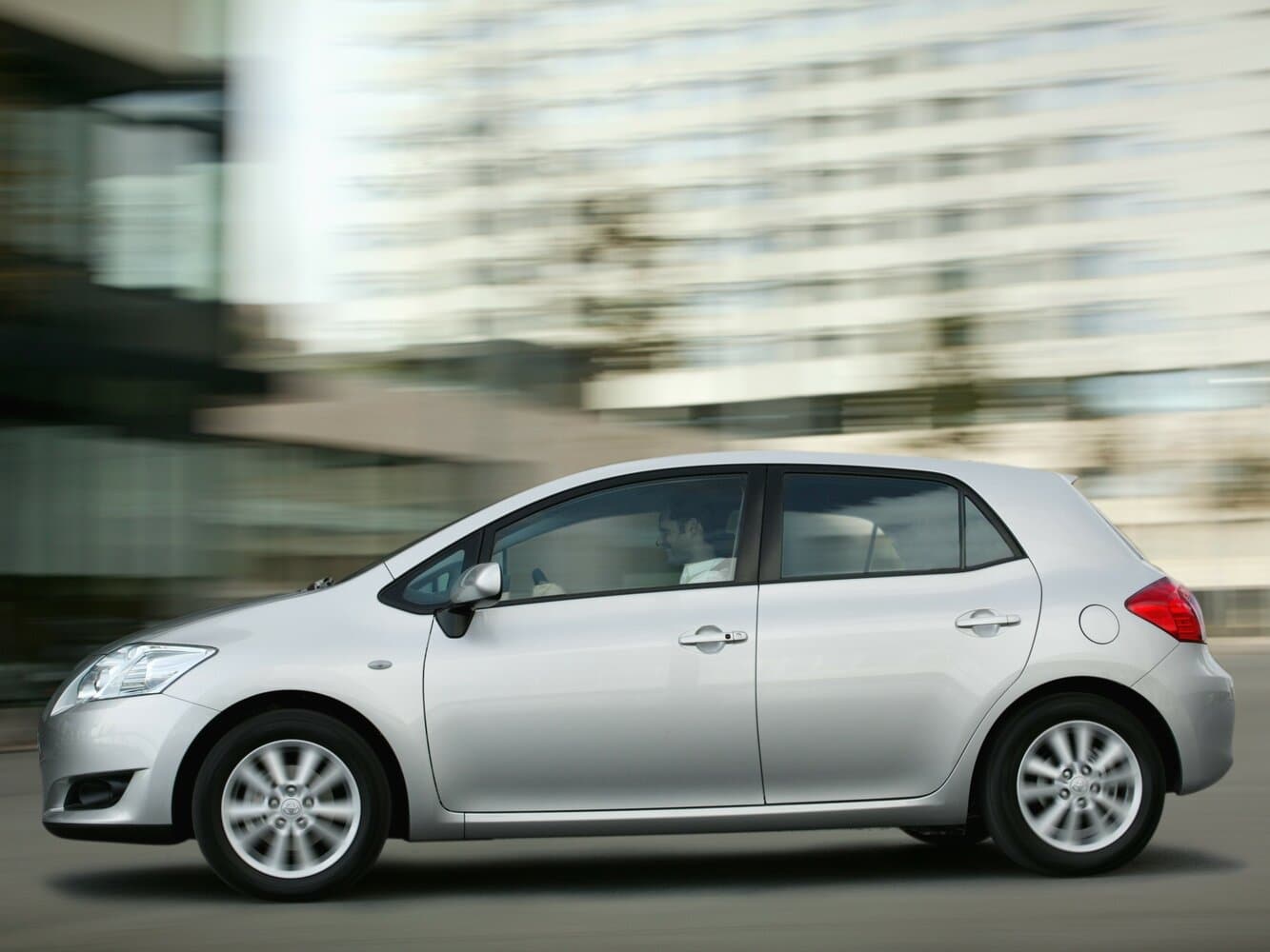 Toyota Auris I Хэтчбек 5 дв., фото 2