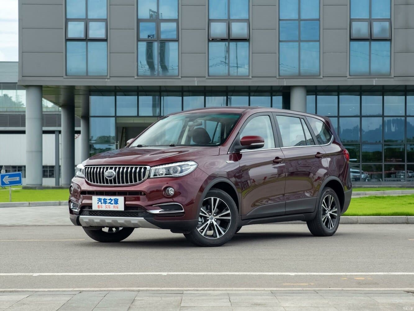 Фото SWM X7