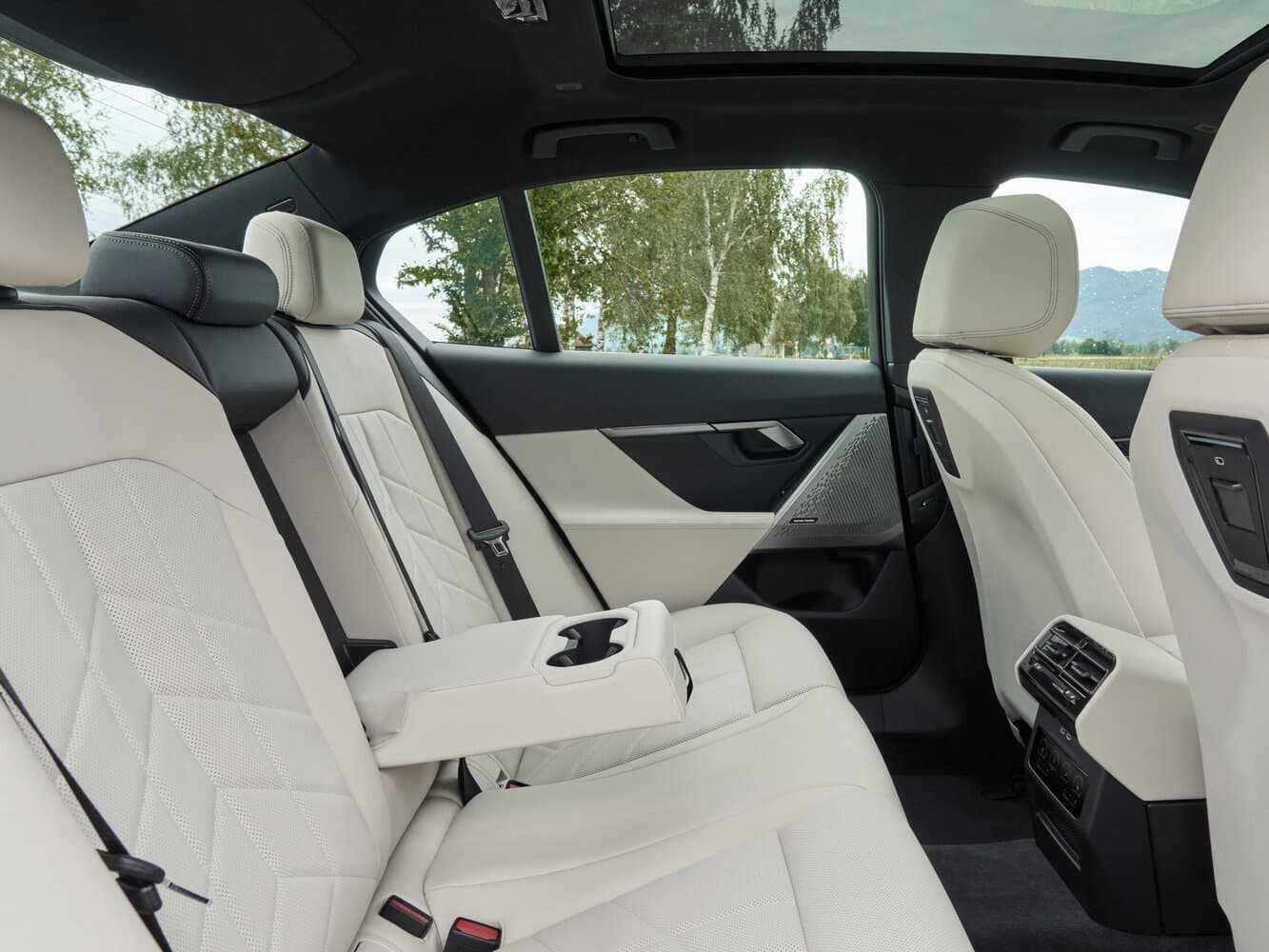 BMW 5 series VIII (G60/G61/G68) Седан, фото 9