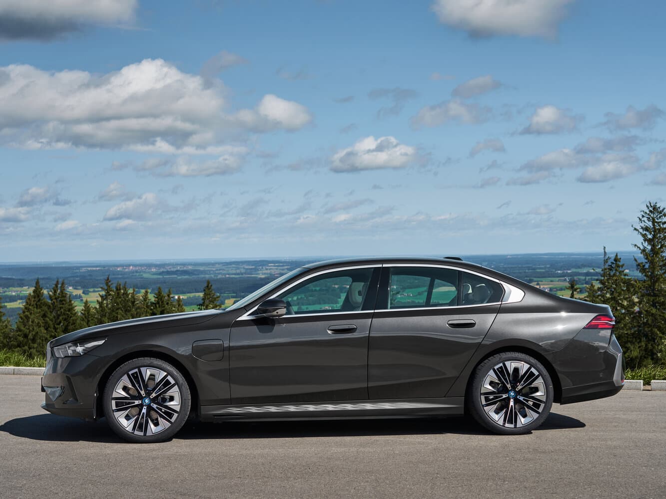 BMW 5 series VIII (G60/G61/G68) Седан, фото 2