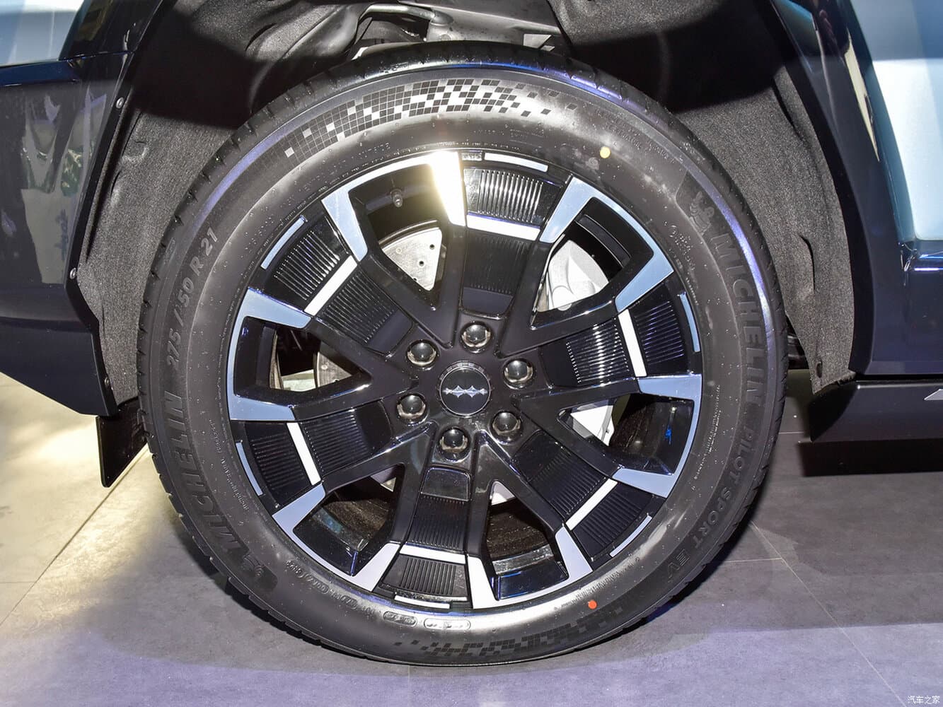 BYD FangChengBao Leopard 8 Внедорожник 5 дв., фото 13