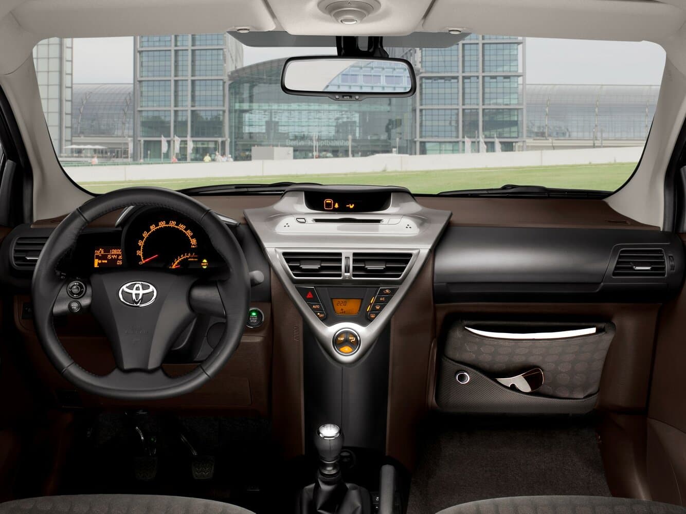 Toyota iQ Хэтчбек 3 дв., фото 6