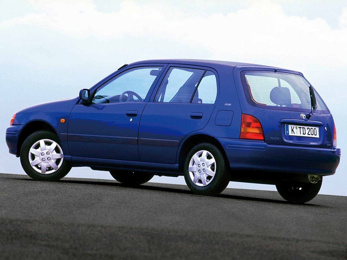Toyota Starlet V (P90) Хэтчбек 5 дв., фото 3