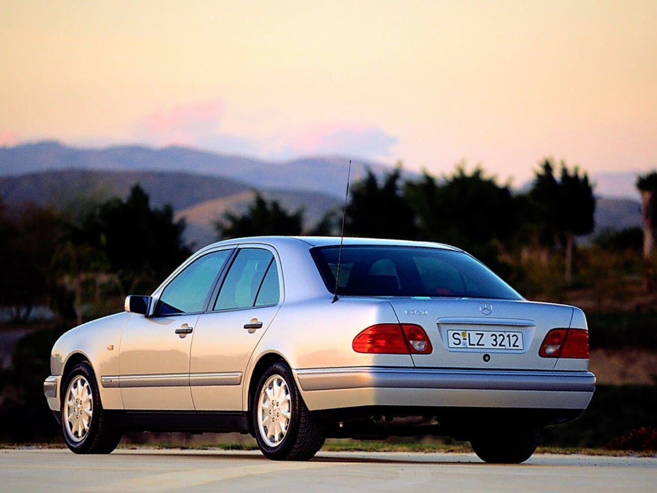 Mercedes-Benz E-Class II (W210, S210) Седан, фото 5