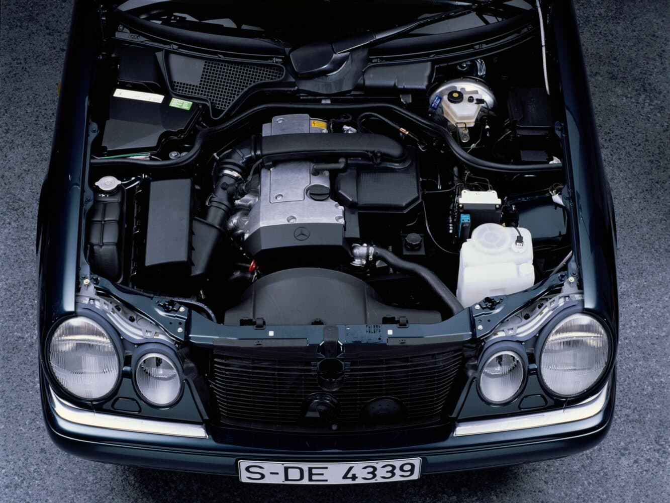 Mercedes-Benz E-Class II (W210, S210) Седан, фото 7