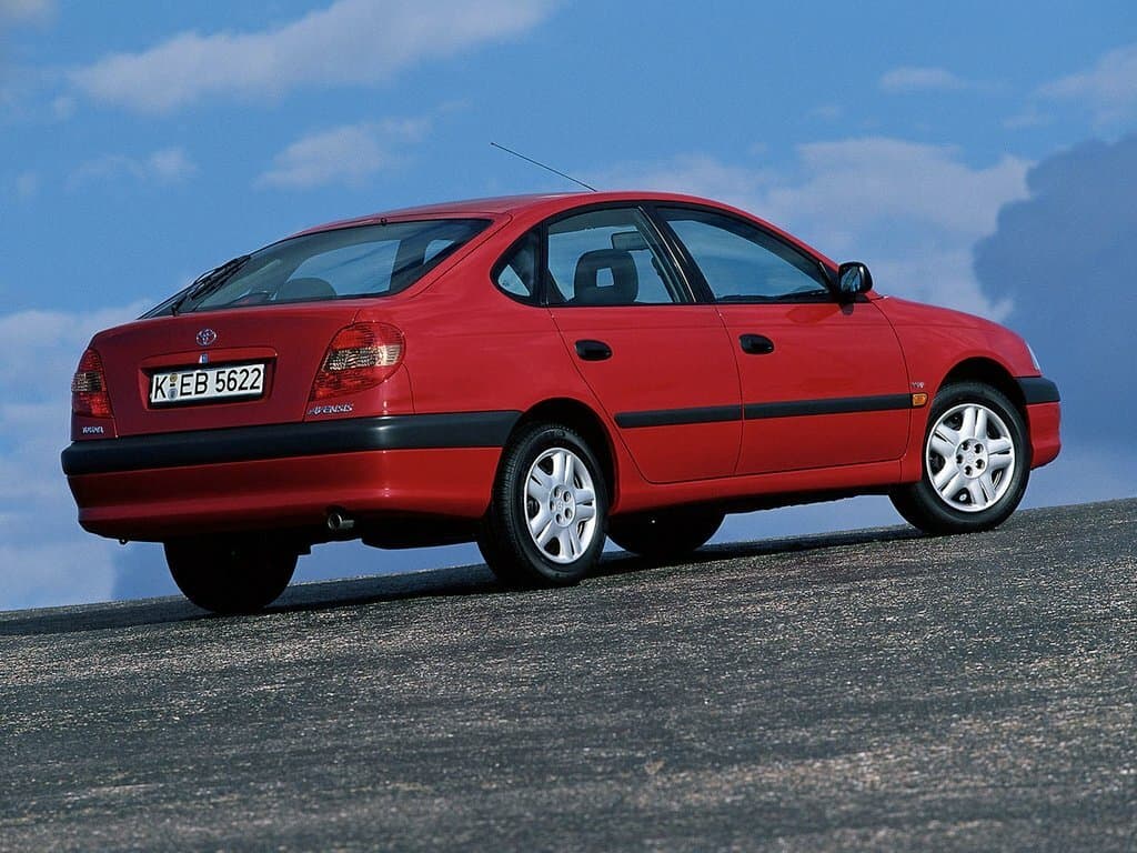 Toyota Avensis I Рестайлинг Лифтбек, фото 3