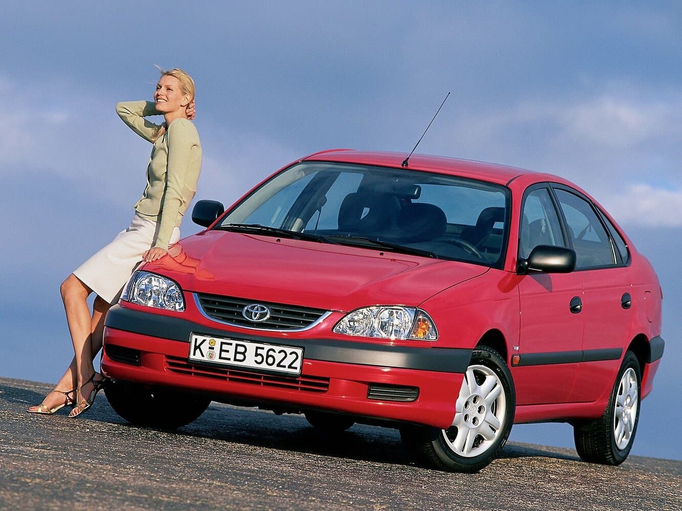 Toyota Avensis I Рестайлинг Лифтбек, фото 2