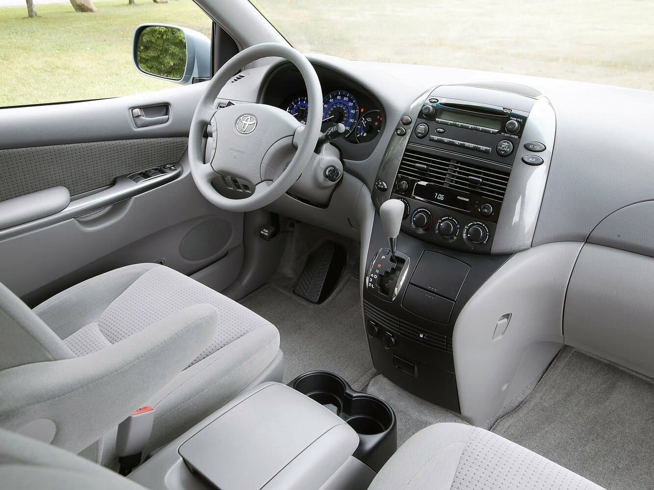 Toyota Sienna II Рестайлинг Минивэн, фото 3