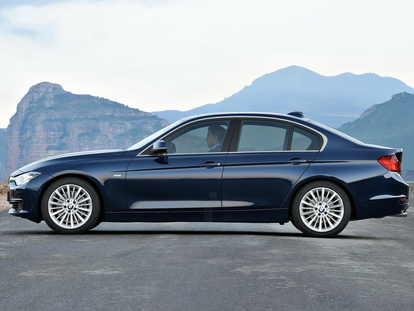 BMW 3 series VI (F3x) Седан, фото 2