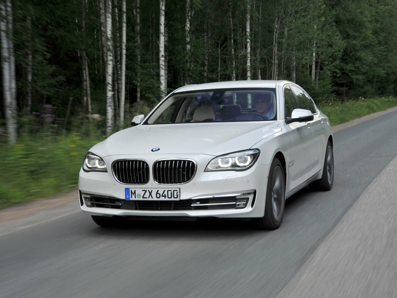 BMW 7 series V (F01/F02/F04) Рестайлинг Седан, фото 3