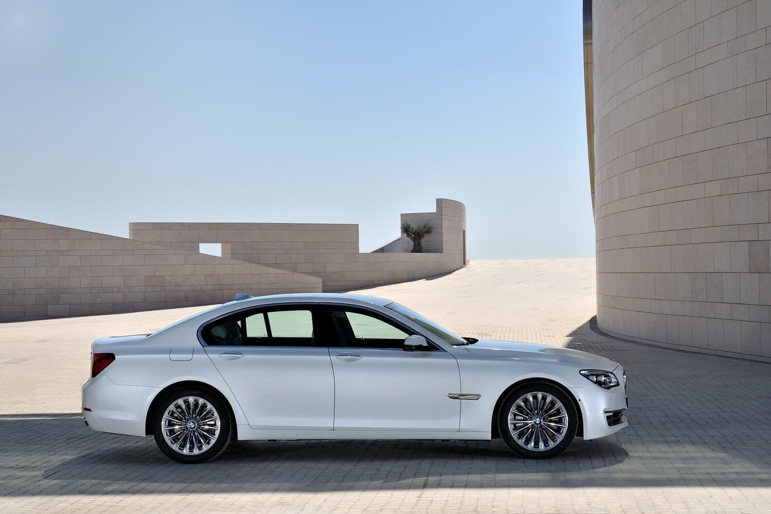BMW 7 series V (F01/F02/F04) Рестайлинг Седан, фото 2