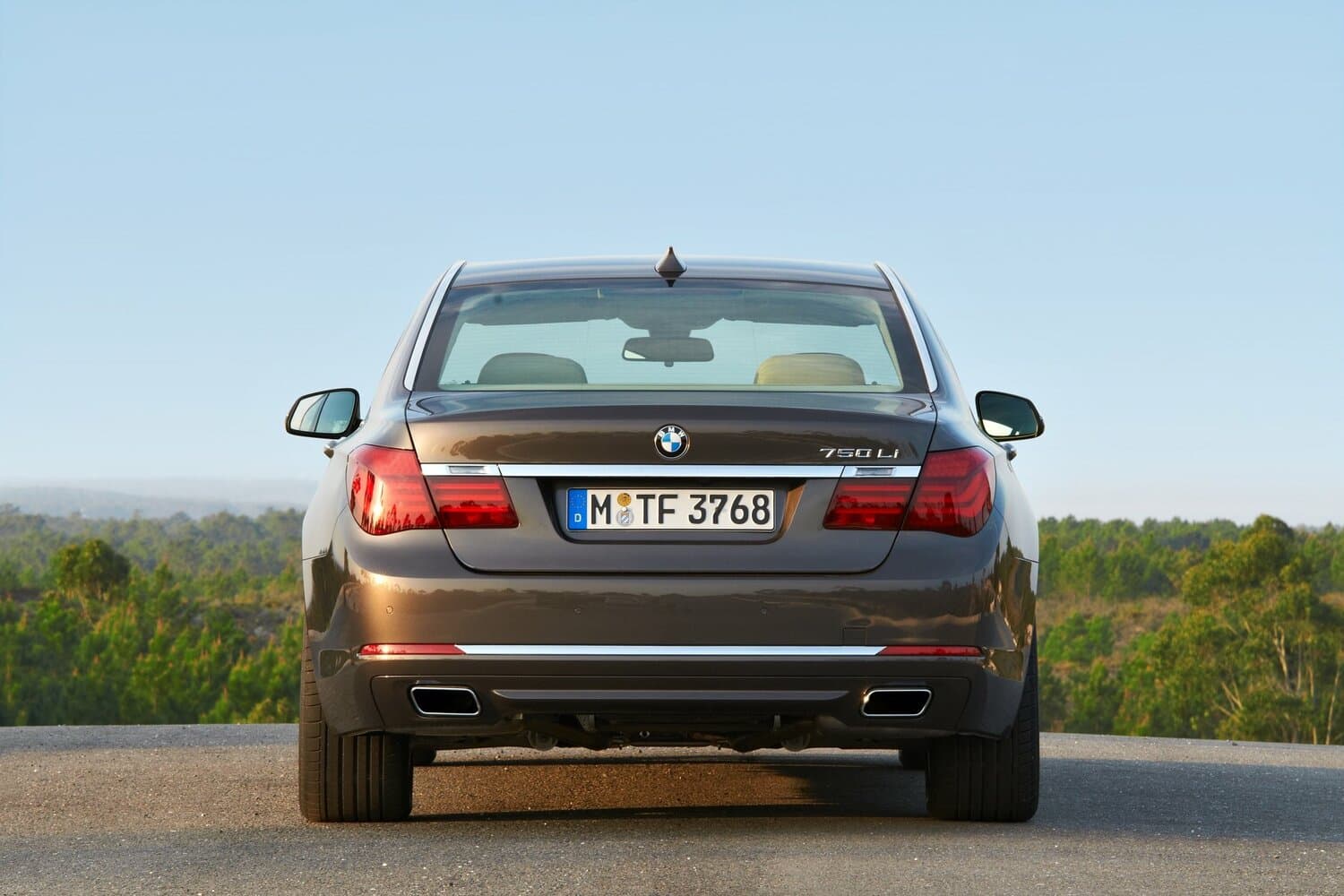 BMW 7 series V (F01/F02/F04) Рестайлинг Седан Long, фото 4