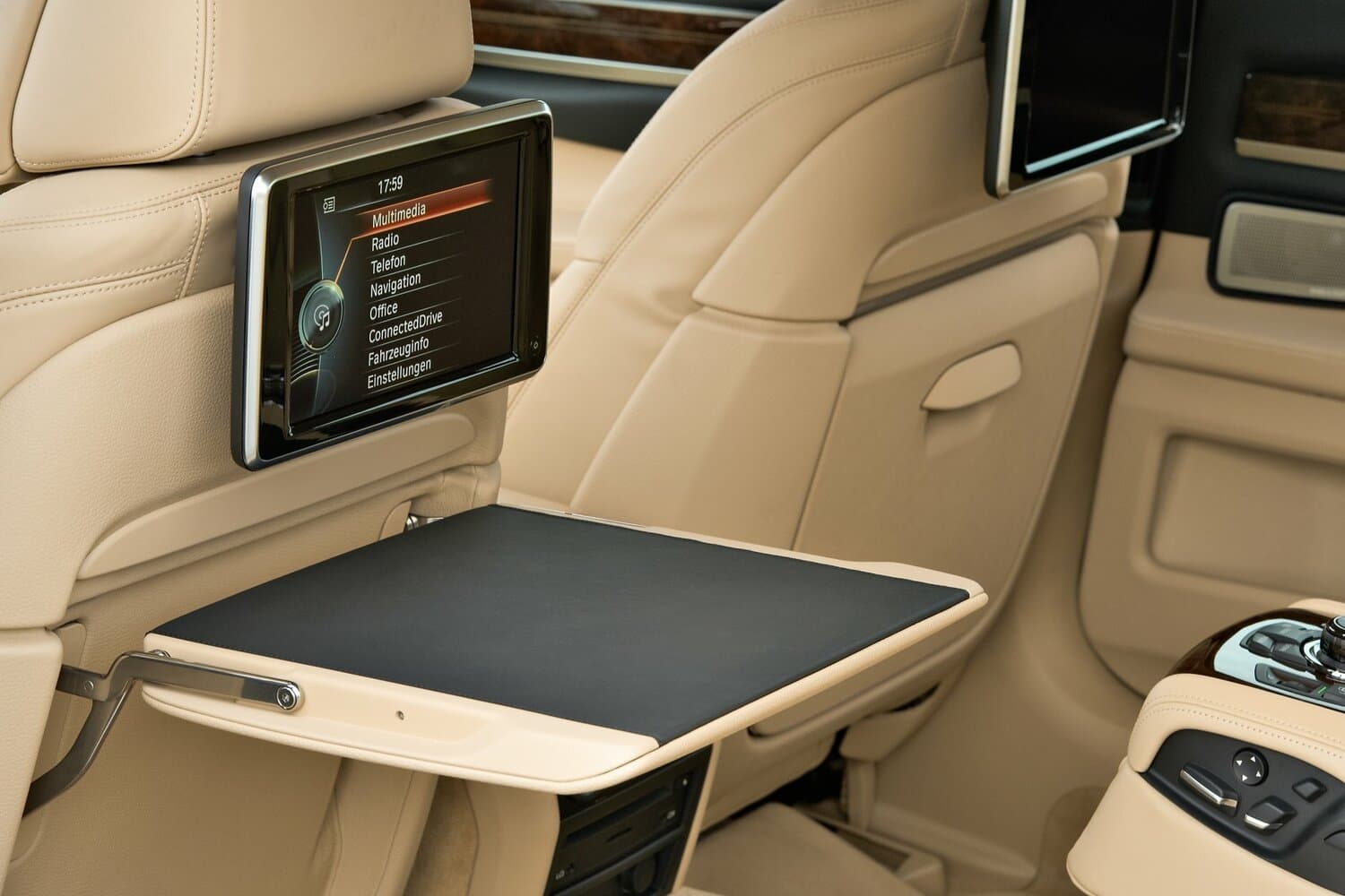 BMW 7 series V (F01/F02/F04) Рестайлинг Седан Long, фото 16