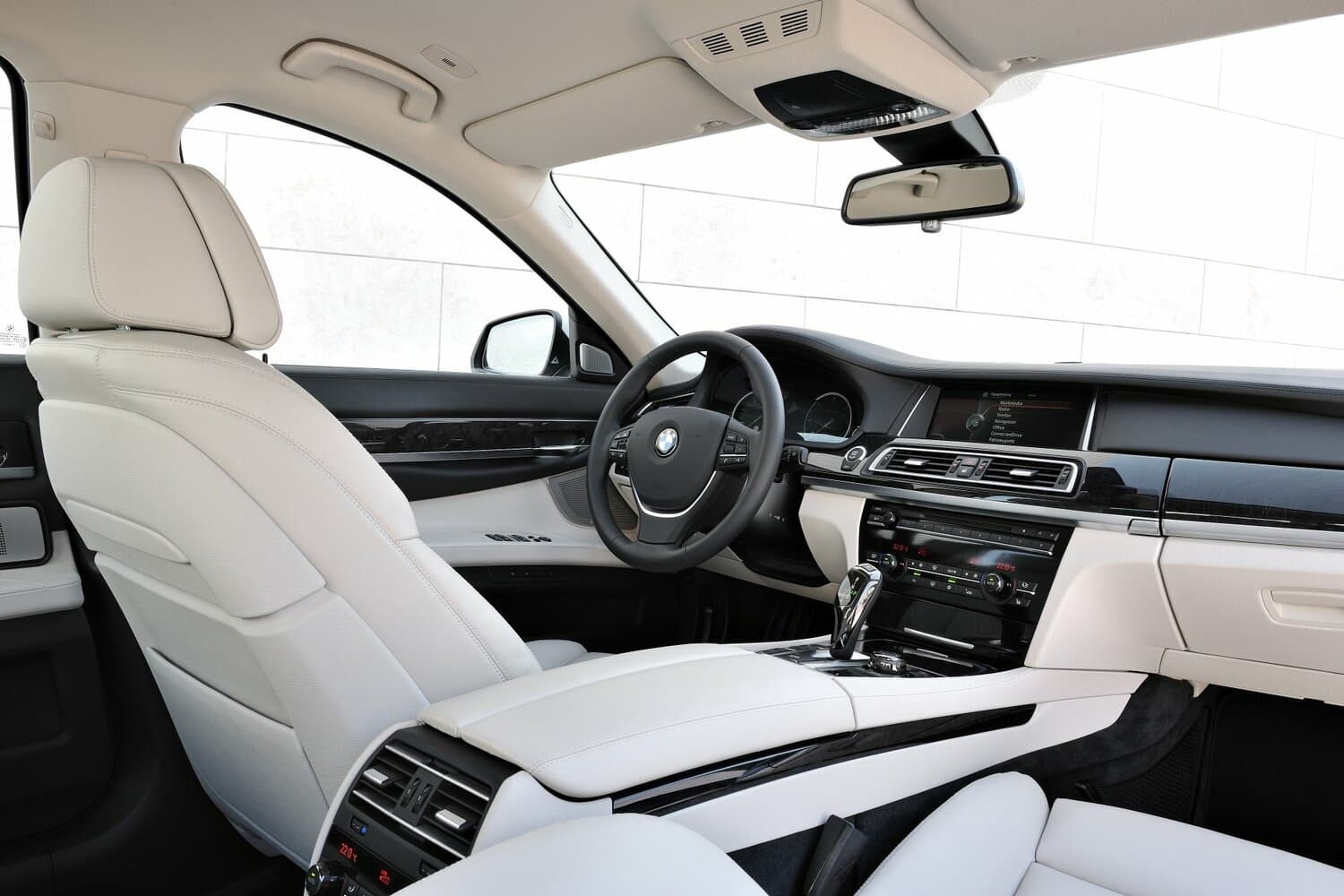 BMW 7 series V (F01/F02/F04) Рестайлинг Седан Long, фото 7