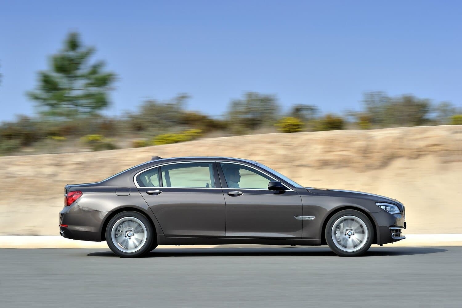 BMW 7 series V (F01/F02/F04) Рестайлинг Седан Long, фото 2